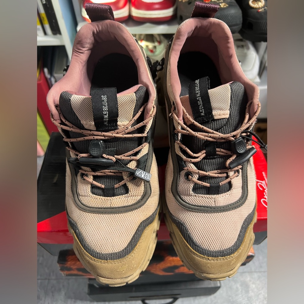 Sneakers- Size Eu 39
